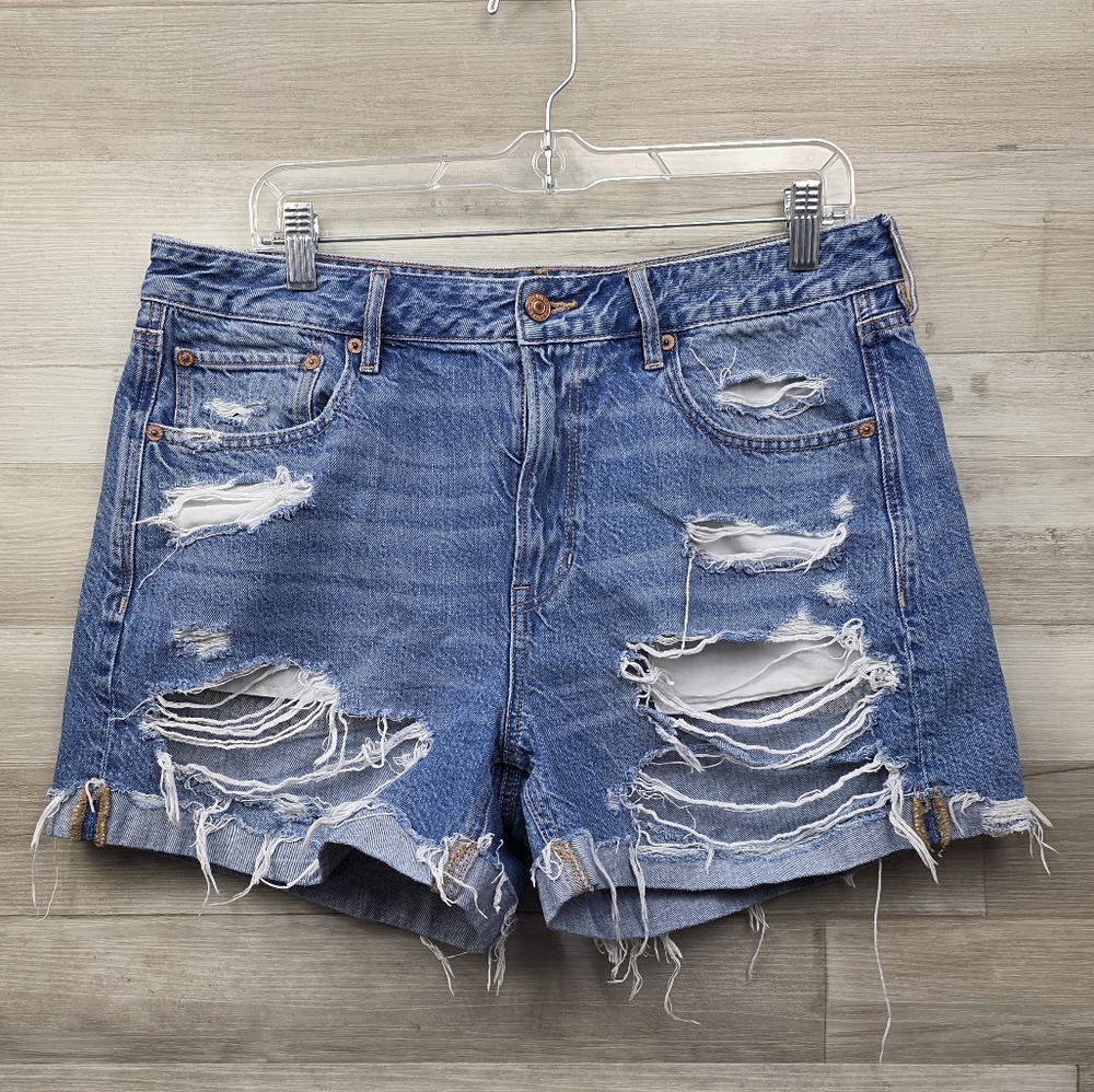 American Eagle Destroyed Medium Wash Tom Girl Shorts Womens Size 12 - Picture 3 of 15